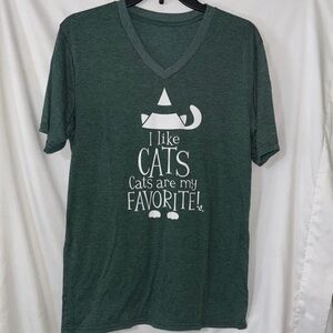 Chic Green Cat Print V-Neck Tee